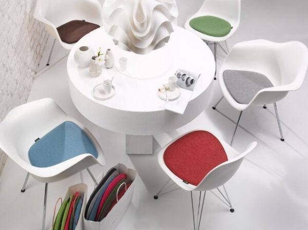 Violan SITZKISSEN EAMES SIDE CHAIR