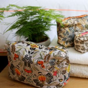 Designers Guild Kulturbeutel Brocart Sepia Lifestyle